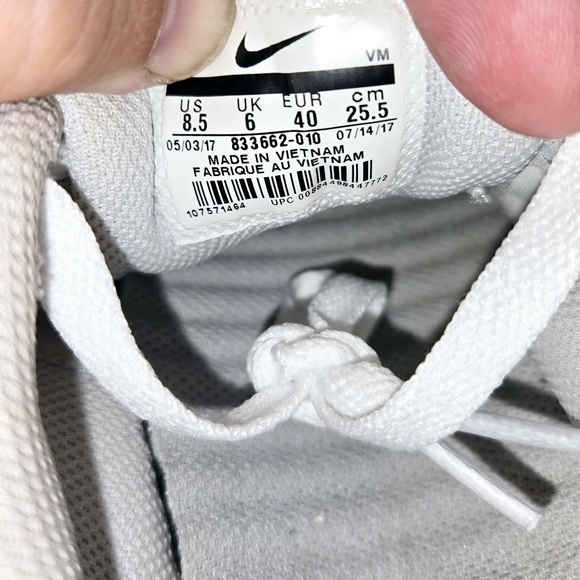 Nike Air Max Motion 833662-010 Platinum White Grey Running Shoes Women Sz 8.5 - Picture 7 of 7